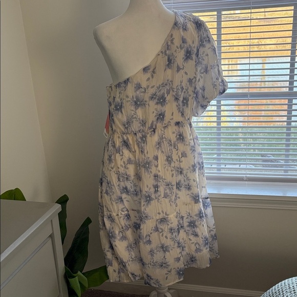 ARULA. Floral One-Shoulder Dress.  SIZE.  1X - Picture 5 of 13